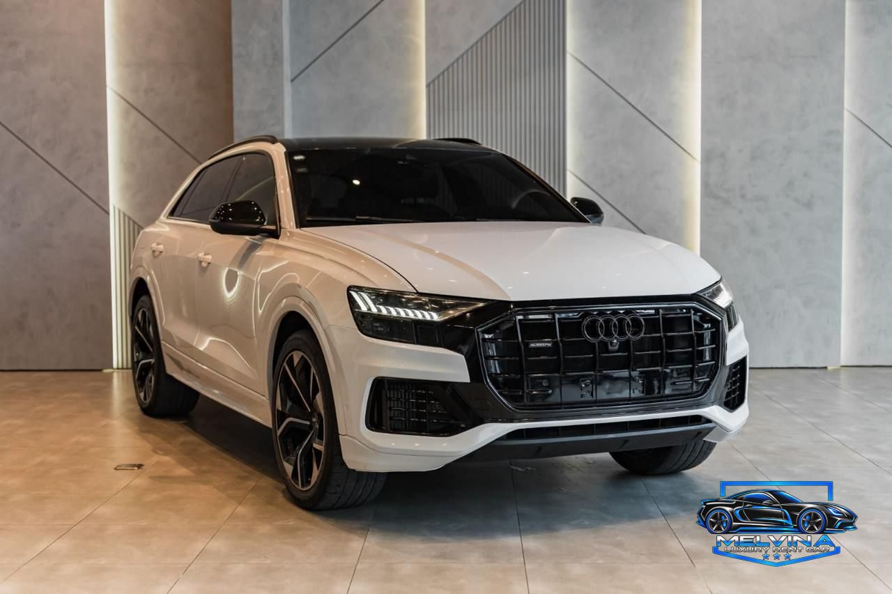 Audi Q8 2021, color blanco